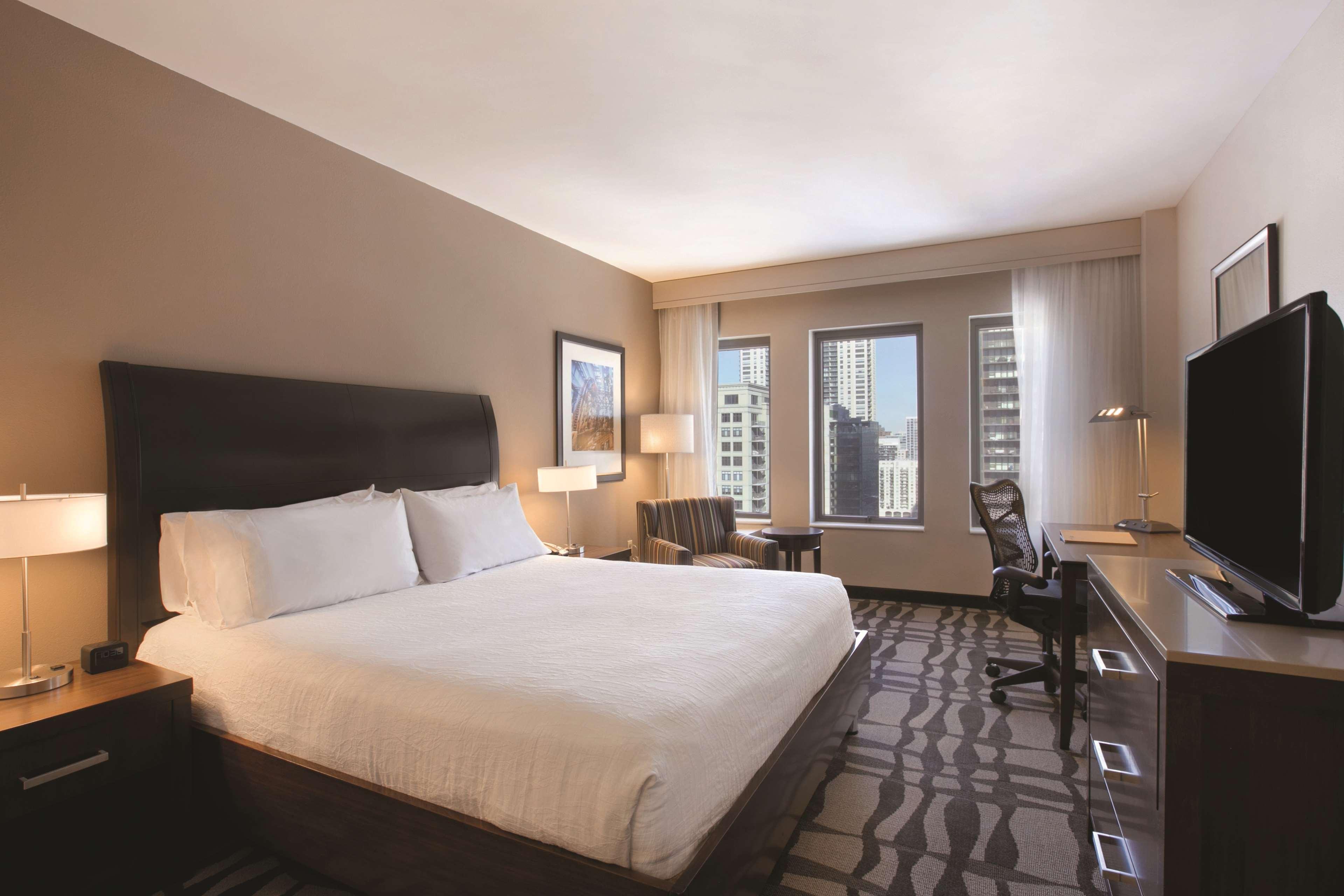 Hilton Garden Inn Chicago Downtown/Magnificent Mile Exterior photo
