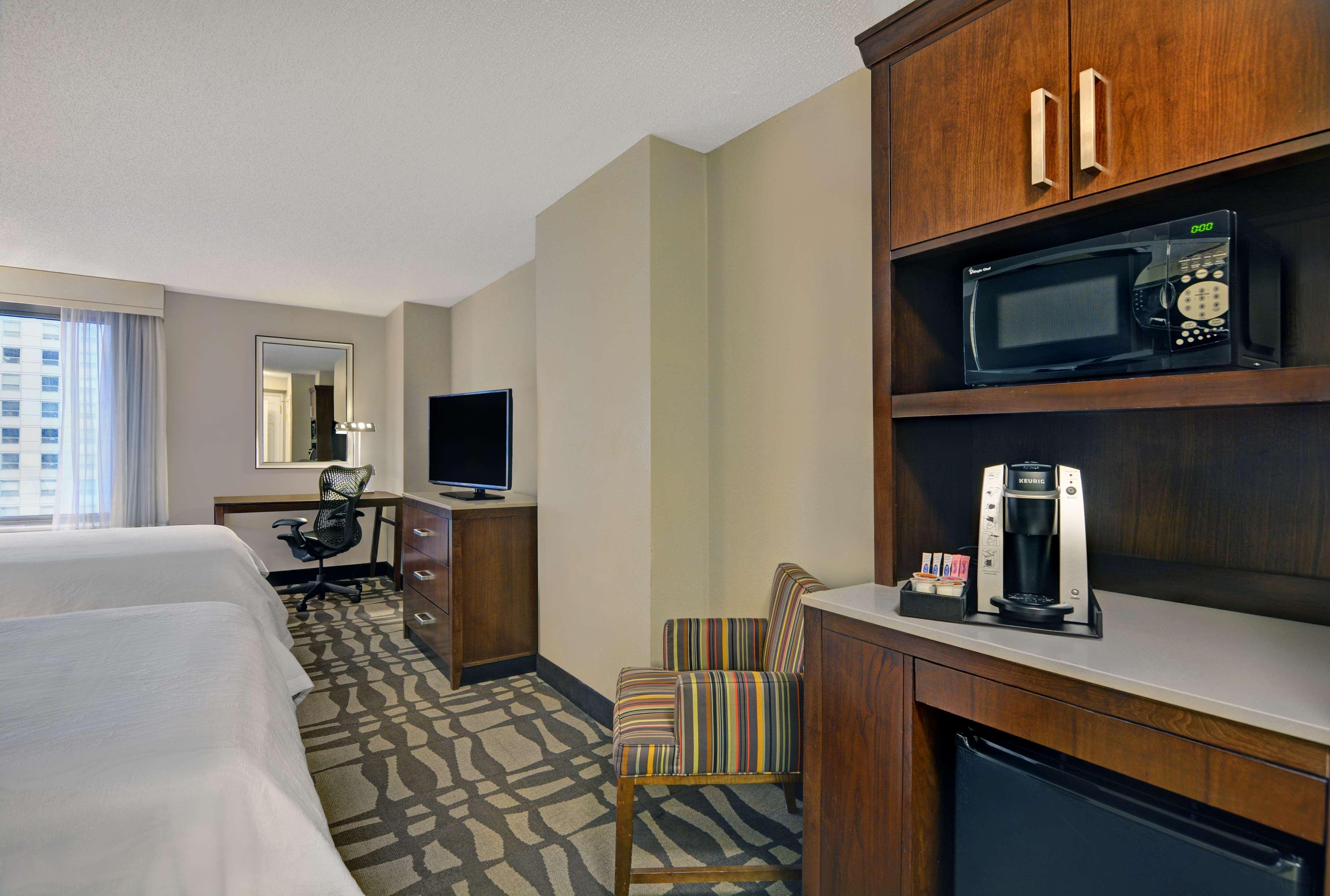 Hilton Garden Inn Chicago Downtown/Magnificent Mile Exterior photo