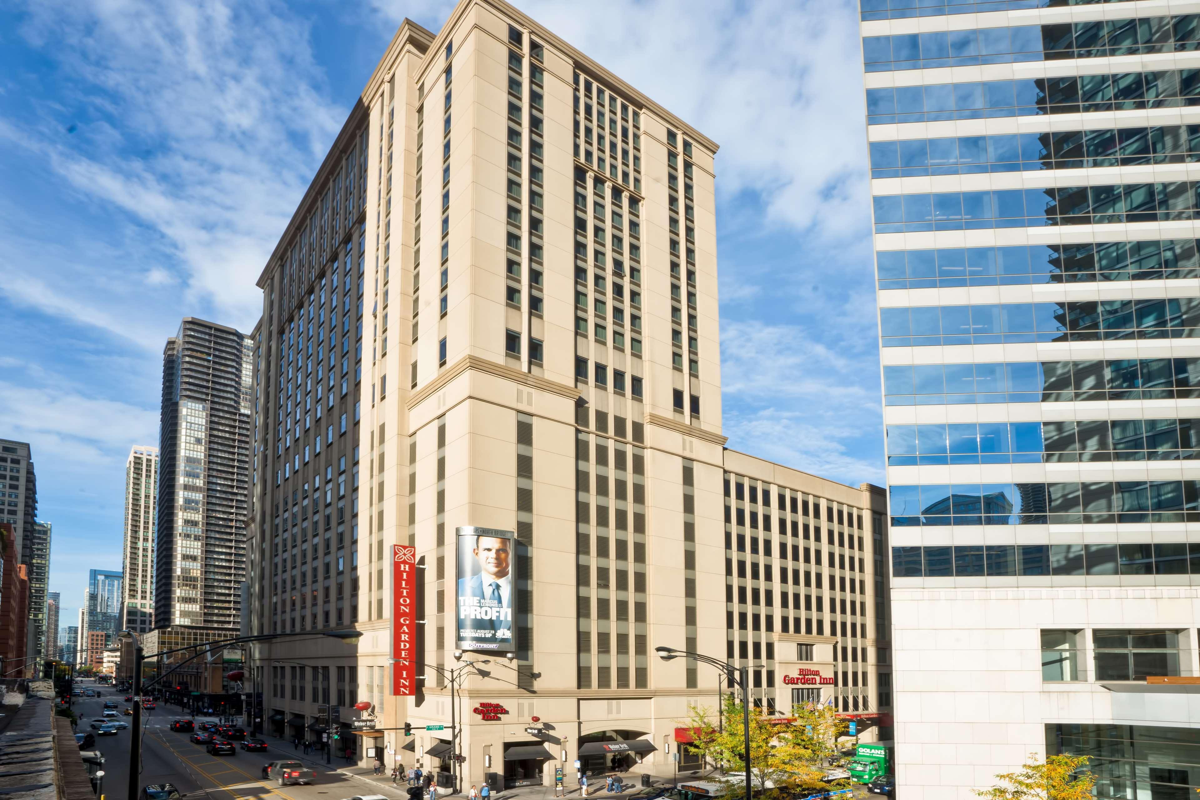 Hilton Garden Inn Chicago Downtown/Magnificent Mile Exterior photo