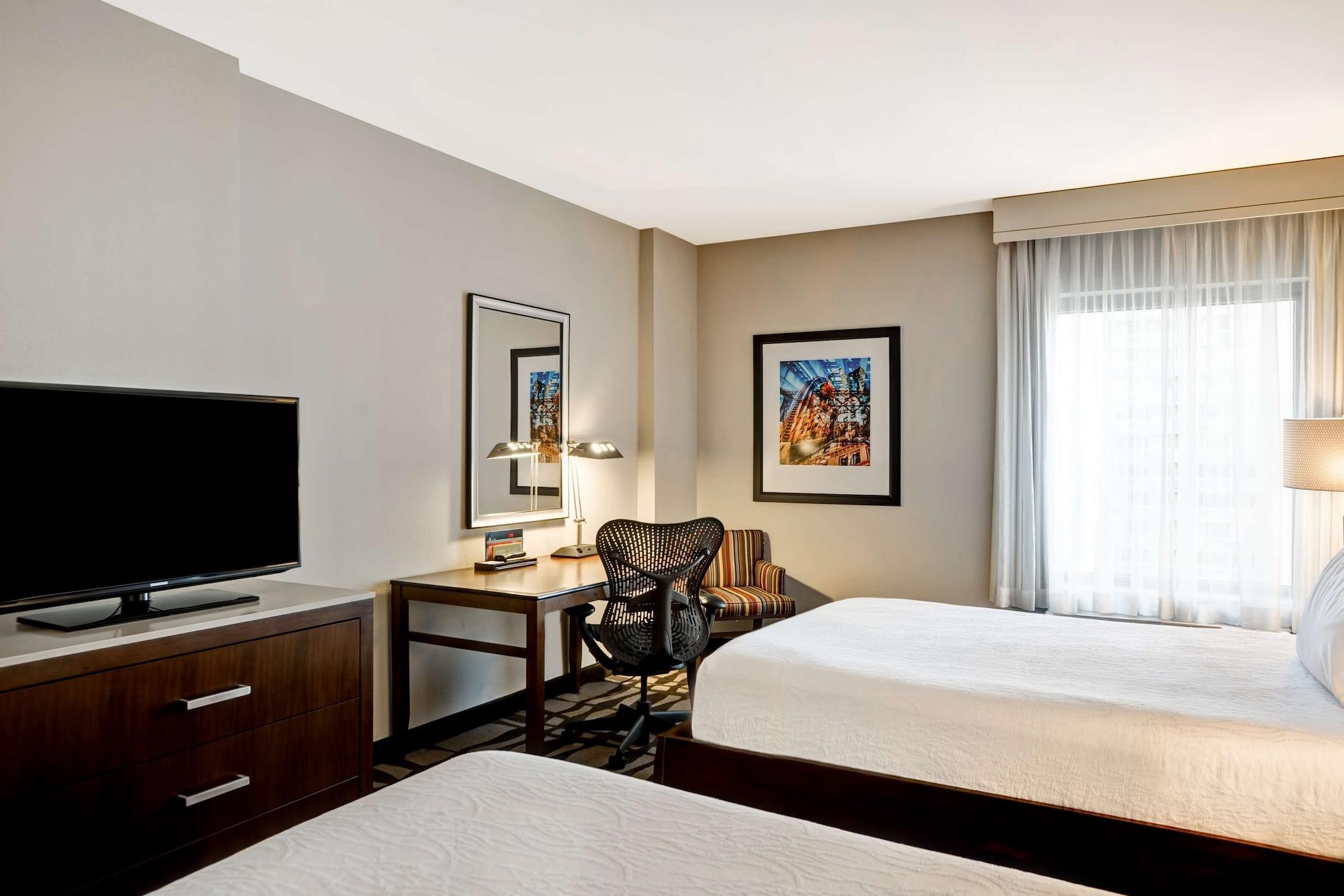 Hilton Garden Inn Chicago Downtown/Magnificent Mile Exterior photo
