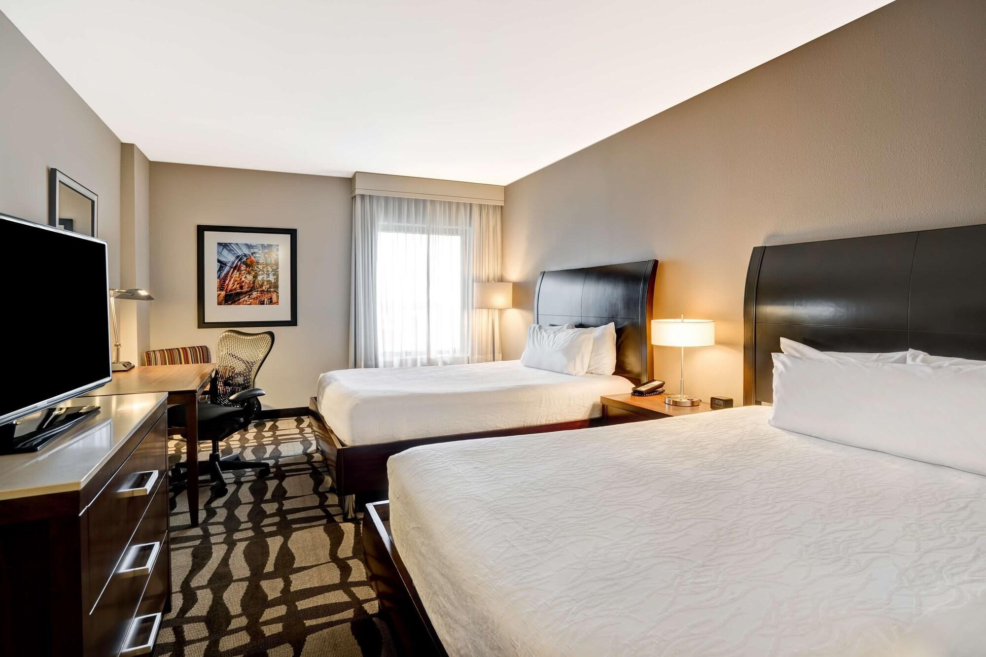 Hilton Garden Inn Chicago Downtown/Magnificent Mile Exterior photo