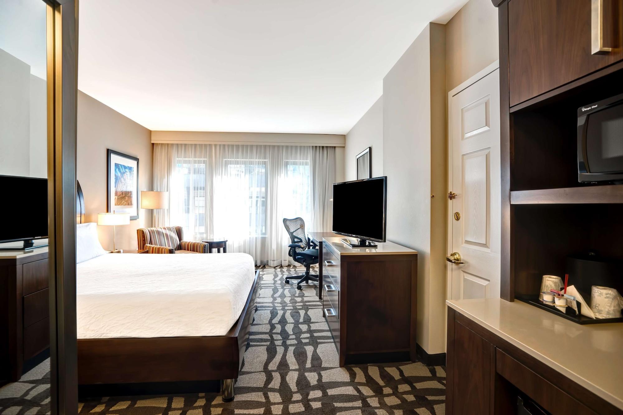Hilton Garden Inn Chicago Downtown/Magnificent Mile Exterior photo
