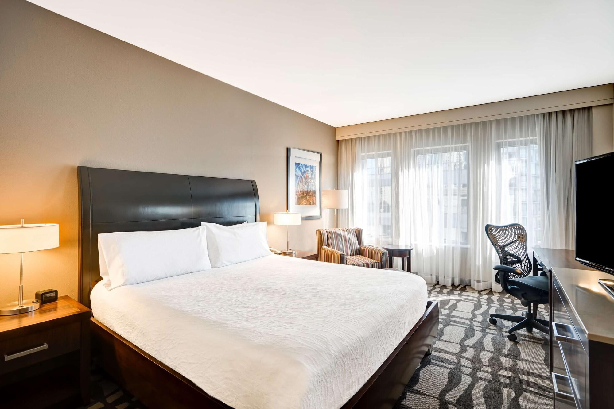 Hilton Garden Inn Chicago Downtown/Magnificent Mile Exterior photo