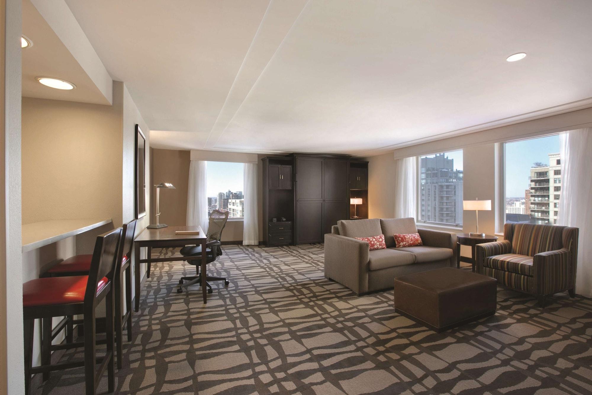 Hilton Garden Inn Chicago Downtown/Magnificent Mile Exterior photo