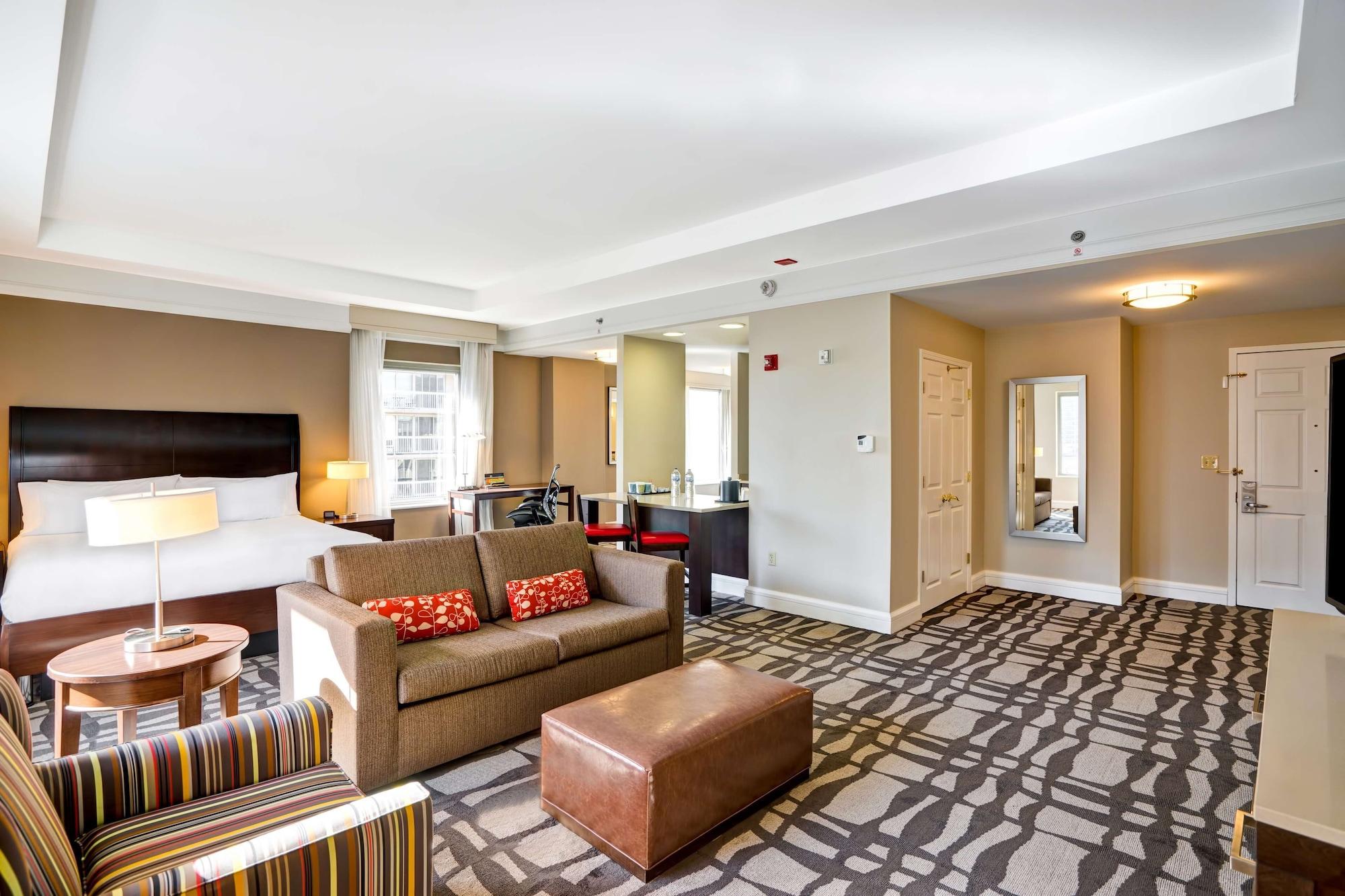 Hilton Garden Inn Chicago Downtown/Magnificent Mile Exterior photo