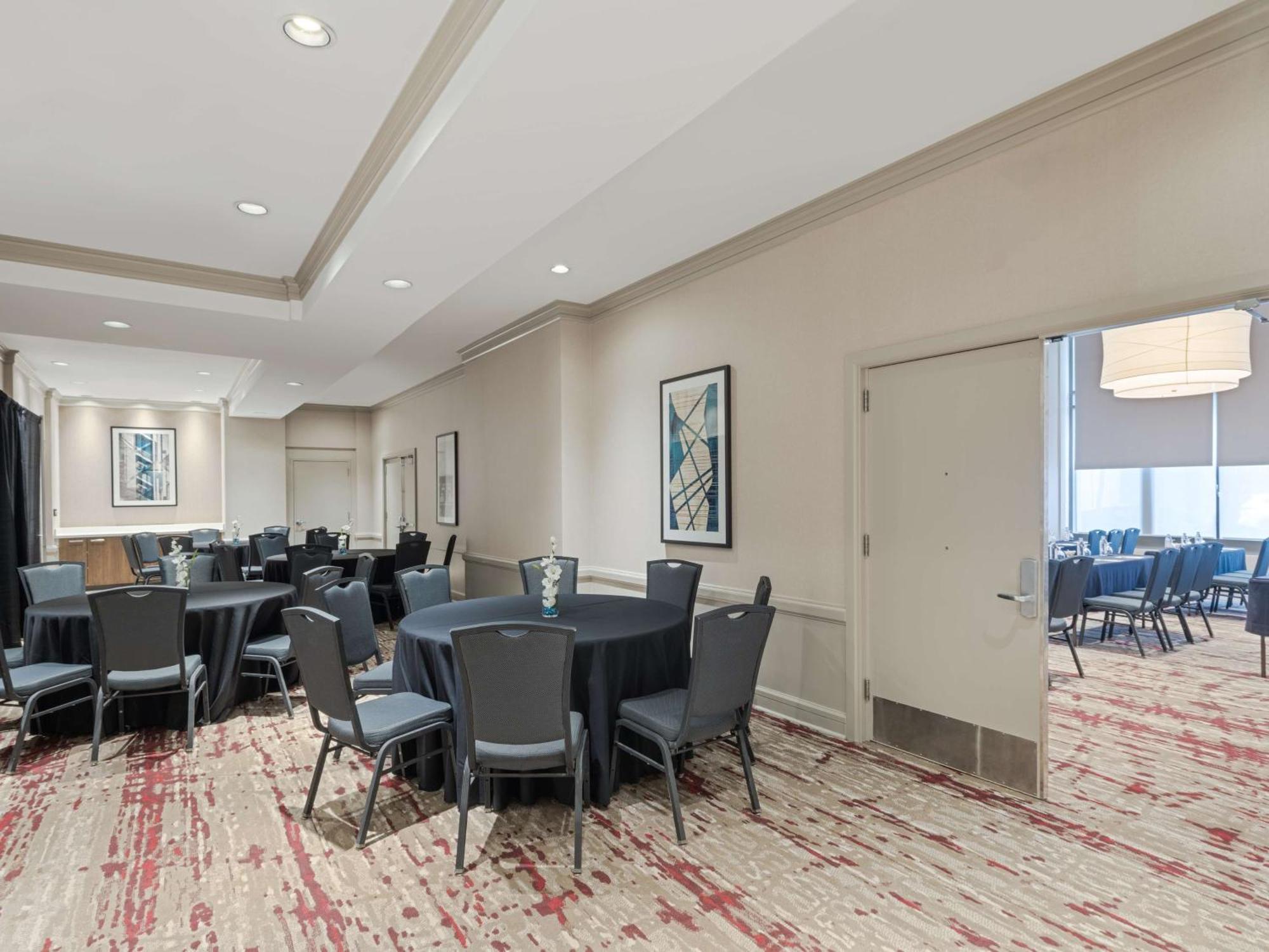 Hilton Garden Inn Chicago Downtown/Magnificent Mile Exterior photo