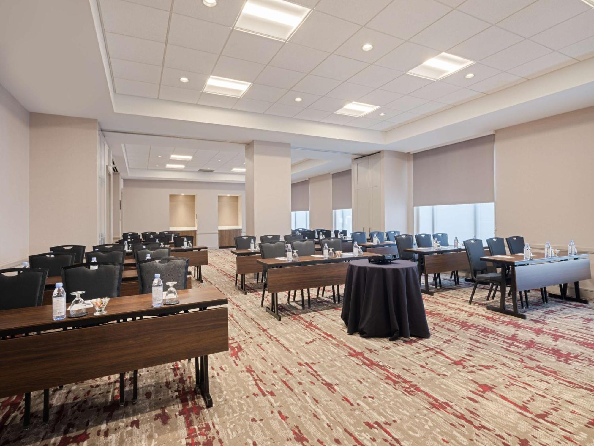 Hilton Garden Inn Chicago Downtown/Magnificent Mile Exterior photo