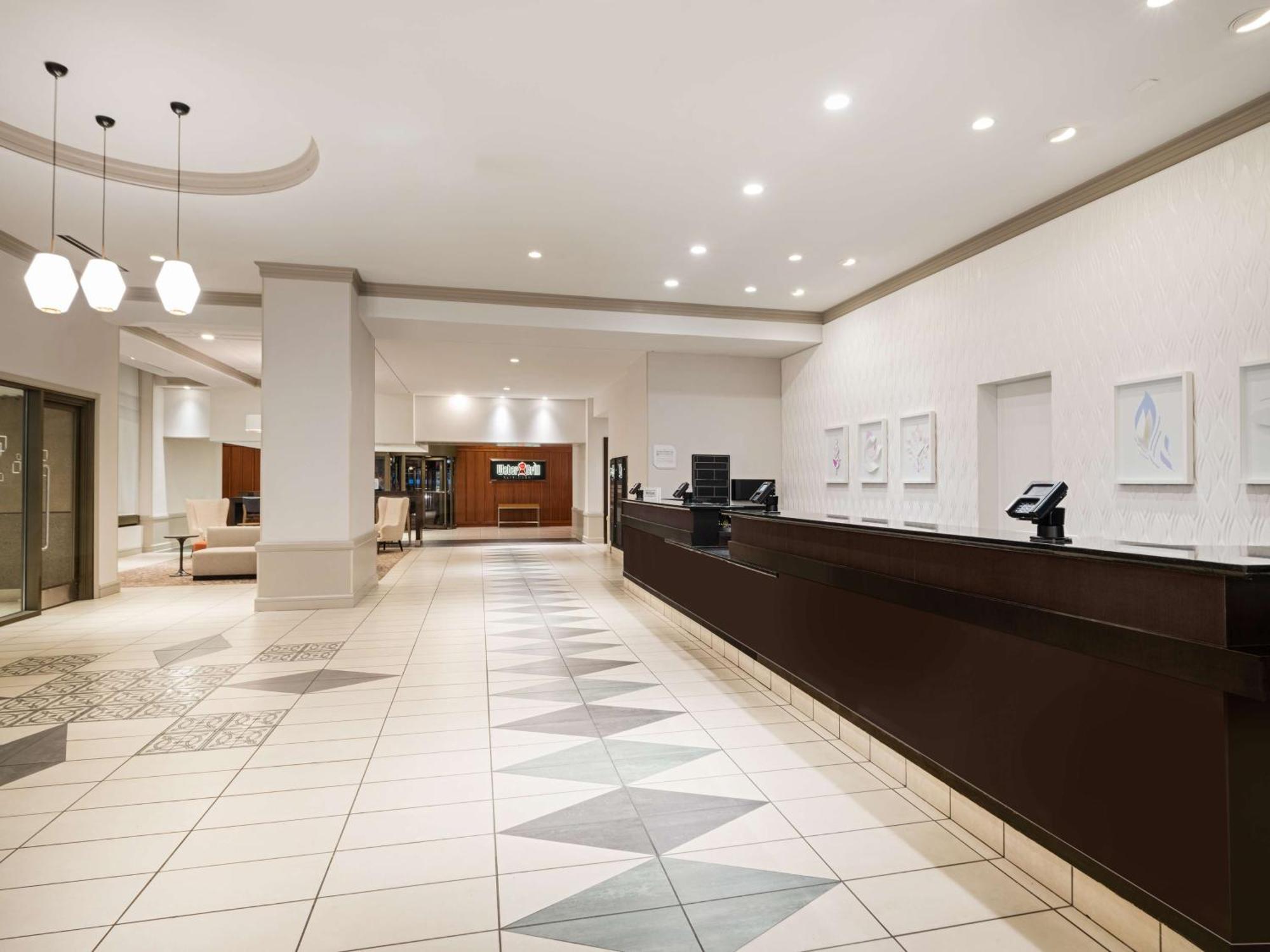 Hilton Garden Inn Chicago Downtown/Magnificent Mile Exterior photo