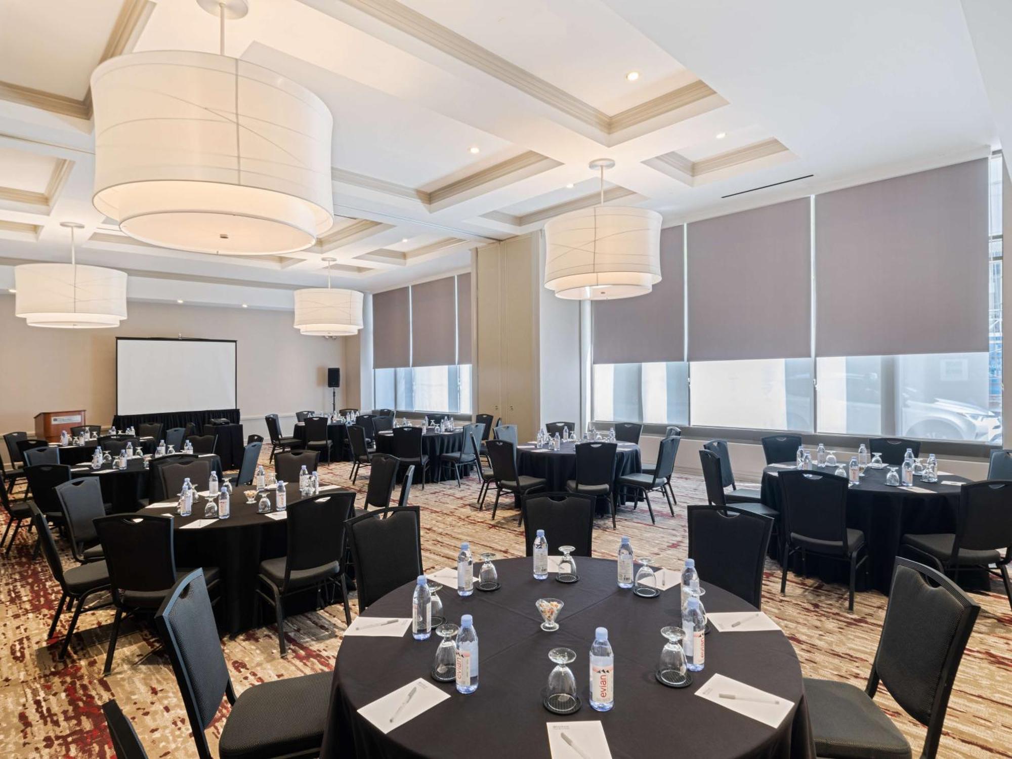 Hilton Garden Inn Chicago Downtown/Magnificent Mile Exterior photo