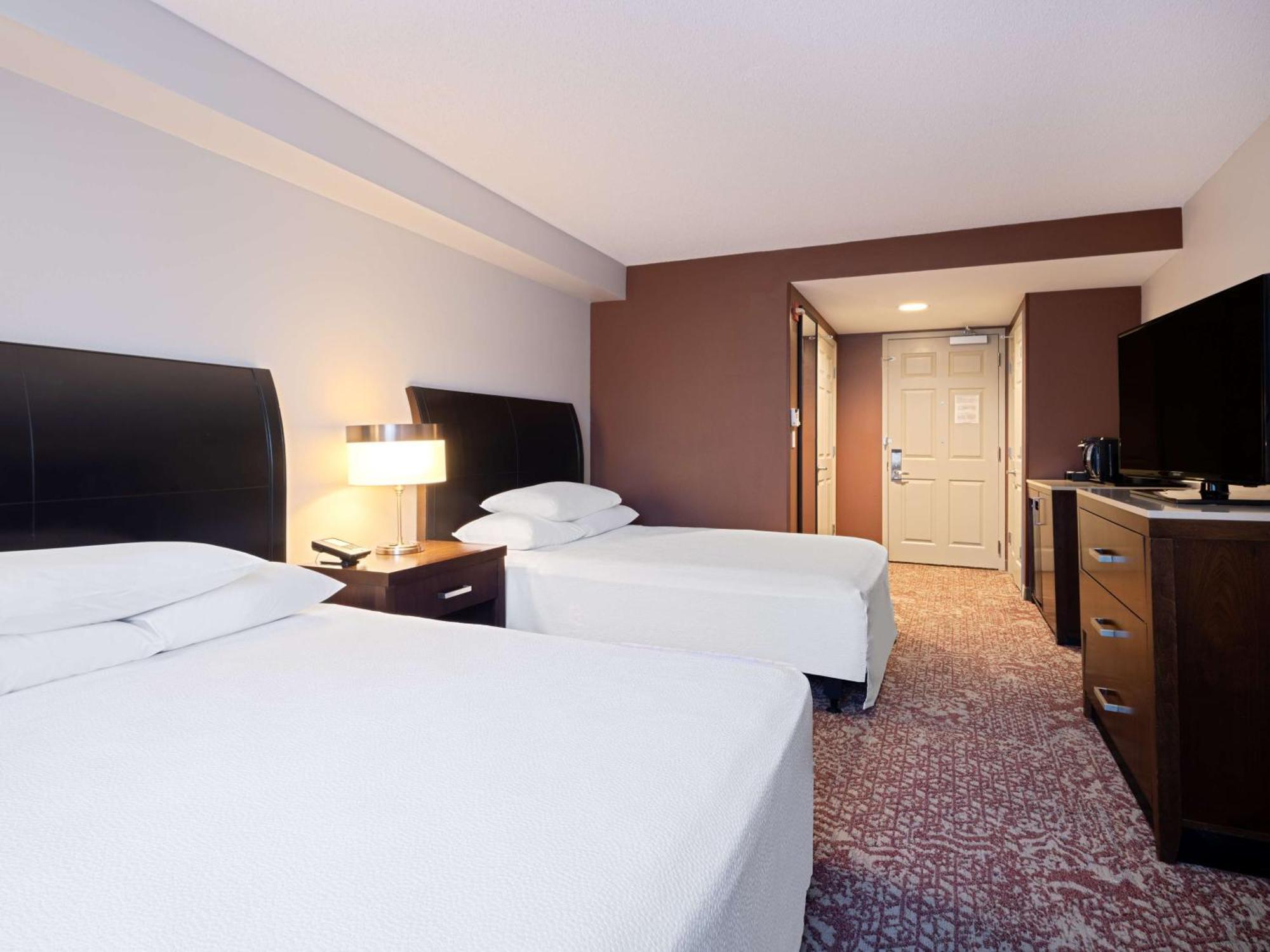 Hilton Garden Inn Chicago Downtown/Magnificent Mile Exterior photo